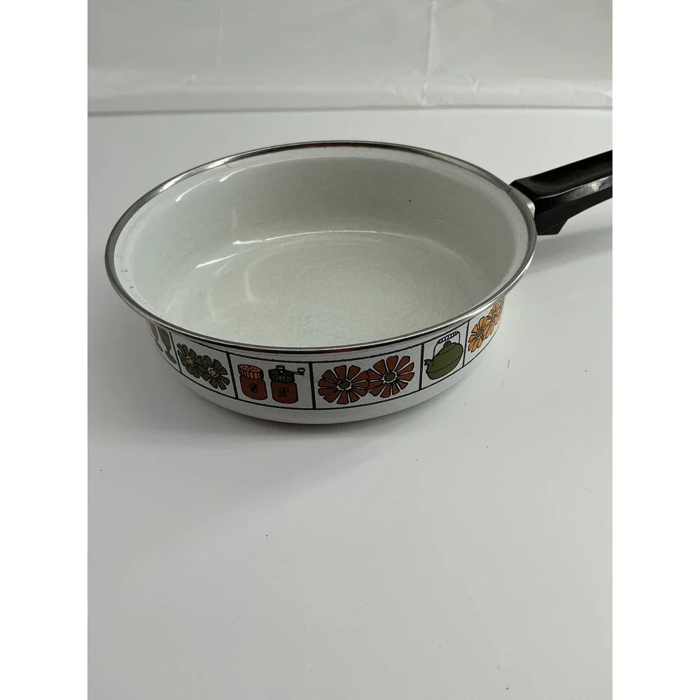 Vintage Enamel Frying Pan Set Retro 70s Floral Kitchenware White Skillet 2pc